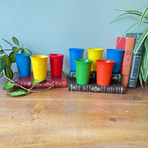 Set of Eight Vintage Plastic Tupperware Tumblers / Water or Juice Cups / Drinking Glasses, 109-30 / 109-32 / 109-34 / 109-35 / 109-38