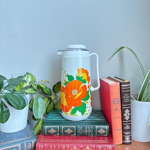 Vintage 1970-tals Tiger Floral vakuumtermos / kaffekanna – 1,6 l – vit med orange och gula blommor