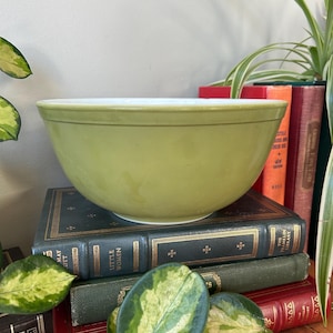 Vintage Pyrex # 403 Avocadogrüne Mittelgroße Schüssel, 1970er Jahre 2.5 Quart Nesting Rührschüssel