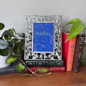 1990s Vintage Fine Pewter 5&quot; x 7&quot; Photo / Picture Frame, Seagull Brand Elegant Floral / Leaf Silver Tone Metal Frame