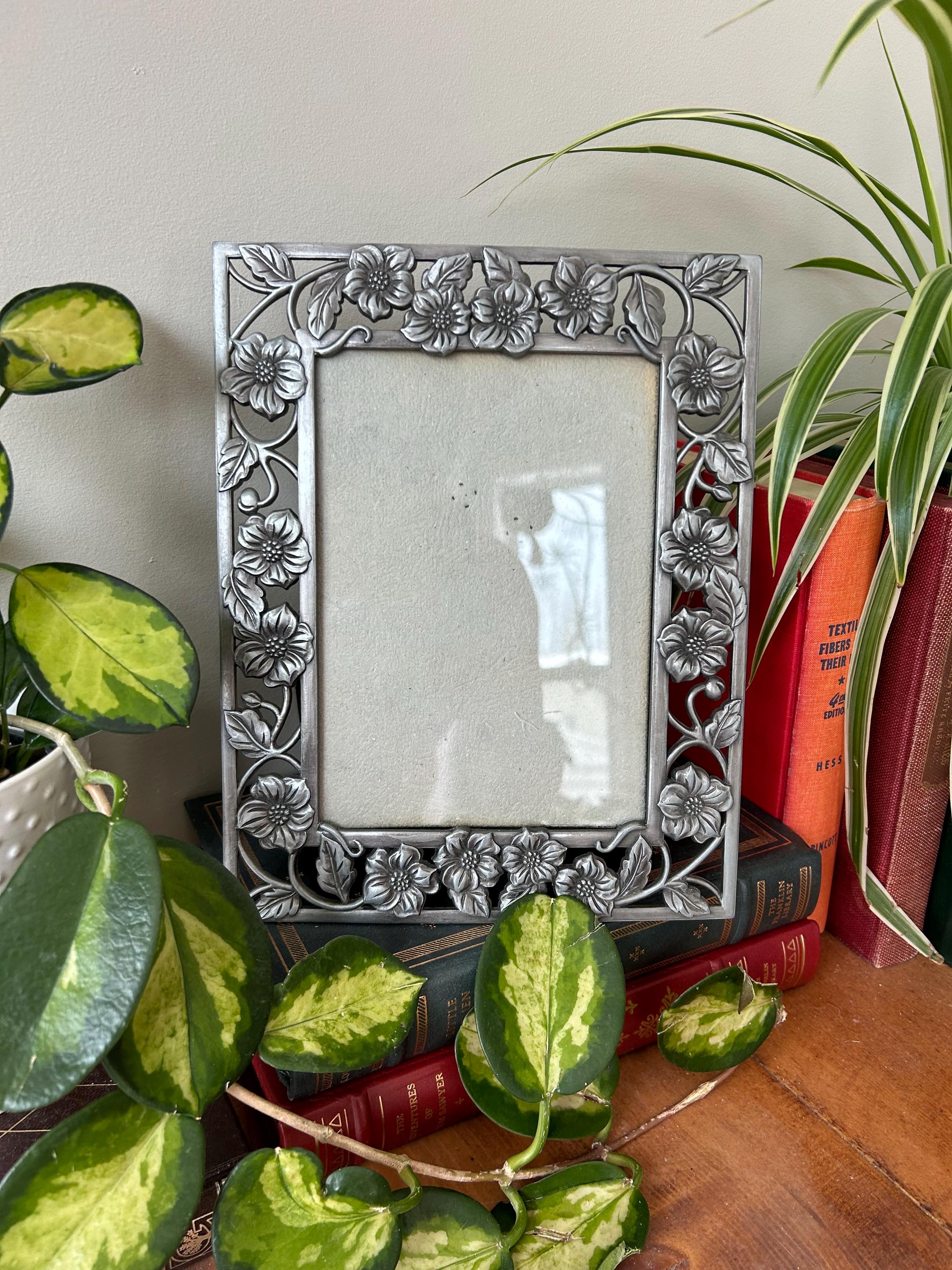 Vintage Metal Floral Picture Frame, Retro Photo Holder (4.5 X 6.5