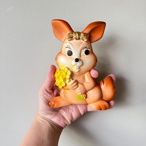 Vintage 1981 Miller Studios Chalkware Bunny-muurplaat: kitscherig bloemendecor
