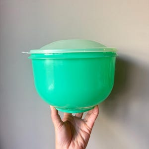 Vintage 1960s / 70s Jadeite Tupperware Lettuce Crisper Keeper 1424-3 with Domed Lid 1425-1 And Salad Spike 681-3 / MCM Food Storage