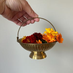 Small Vintage Brass Basket with Handle, 1970s MCM Mid Century Modern Brass Home Decor, Vintage Zellers Home Goods