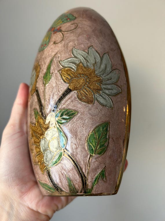 ヴィンテージ七宝焼き真鍮花瓶：ミッドセンチュリーエナメルの蝶と花の