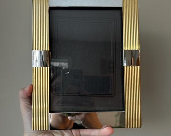 Vintage 6 x 4 Art Deco Revival Photo Frame, 1980s Brass and Chrome Geometric Picture Frame, Tabletop Wall Mounted Ribbed Brass Photo Holder