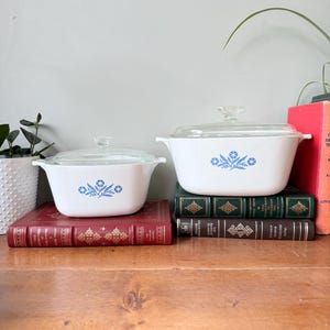 Vintage Corning Ware Auflaufset: Blauer Kornblumendruck, komplett mit Deckeln