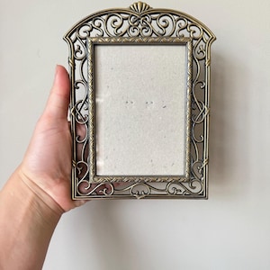 1980s Victorian-Style 4" x 6" Vintage Brass Colored Pewter Picture / Photo Frame with Ornate Details