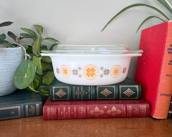 Vintage Pyrex 1.5 Quart 043 Town & Country Oval Casserole Dish With Lid | Brown and Orange Snowflake Pattern on Milk Glass