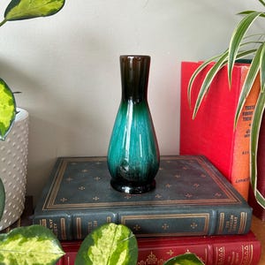 Jarrón de cerámica Blue Mountain, jarrón de cerámica BMP vintage, decoración del hogar con esmalte verde azulado de mediados de siglo de MCM