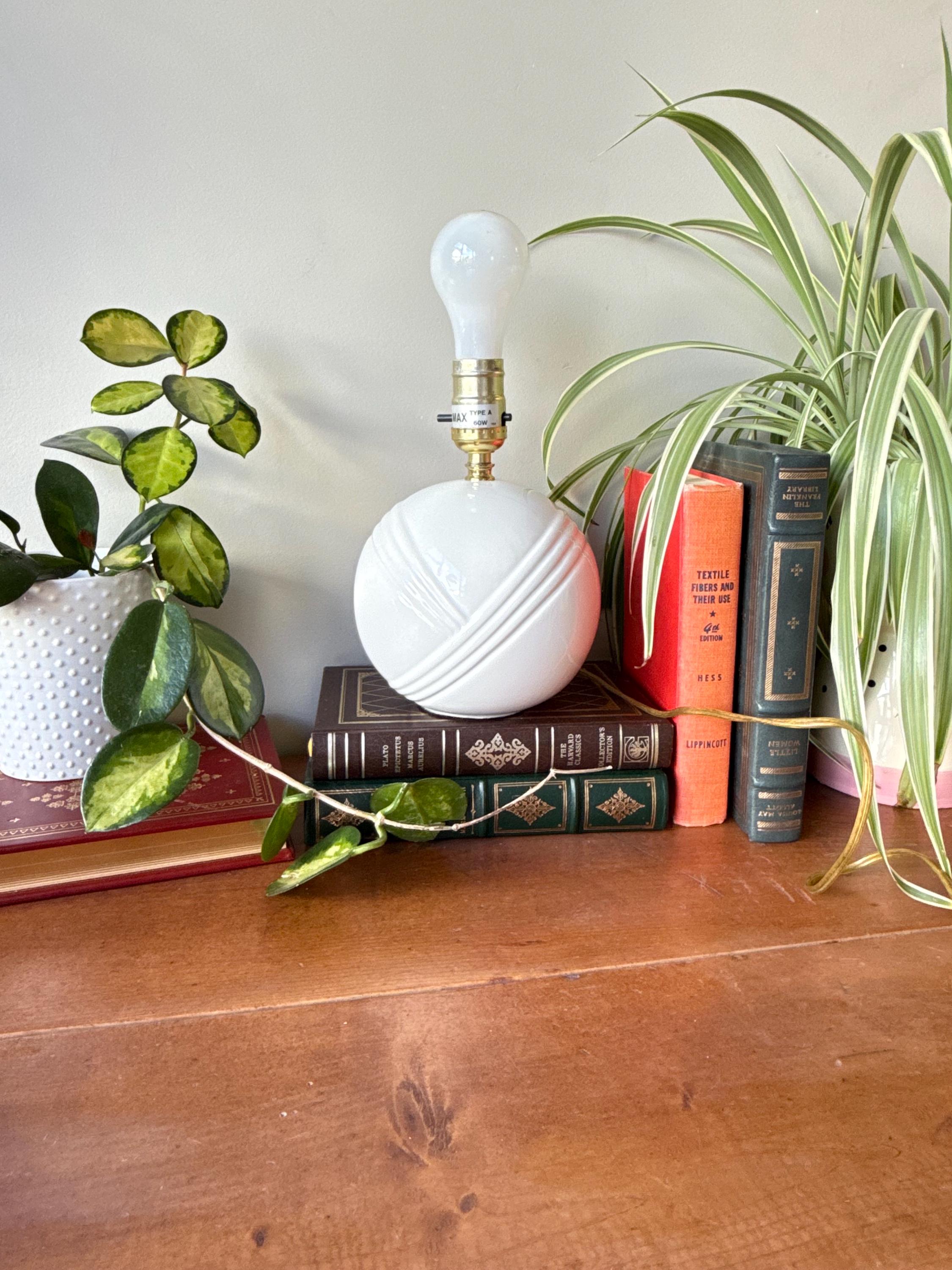 Vintage 1980s Art Deco Revival Ceramic Gumball Lamp - Seashell