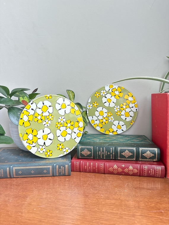 Vintage 1970s Ballonoff "Flower Power" Pro-Tex Pad / Trivet White and Avocado Green MCM / Mod Daisy Print
