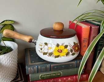 Mid Century Modern 1970s Fondue Cooking Pot, MCM Style Yellow Brown and White Flowers on Speckled White Enamel with Wood Handle Metal Frame