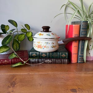 Vintage Mid Century Modern 1970s Floral Print Enamel Cooking Pot With Lids, Perfect for Farmhouse / Country / Boho Kitchen