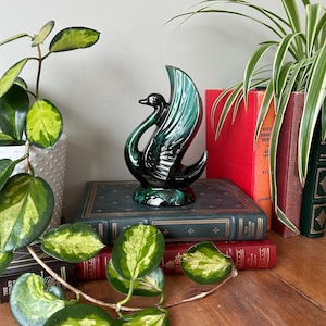 Blue Mountain Pottery Swan, Vintage BMP Keramik Svanvas med öppen baksida, MCM Mitten av århundradet Modern blågrön droppglasyr fågelvas - CA02