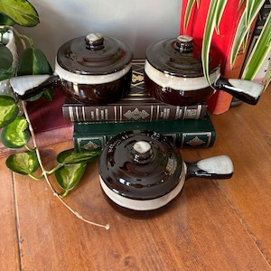Set di 3 ciotole vintage per zuppa di cipolle francese: MCM Drip Glaze Pottery - US01