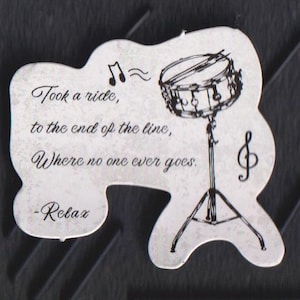 Lot de 46 instruments de musique -  Décoratifs en Papier avec Illustrations pour décoration scrapbooking.