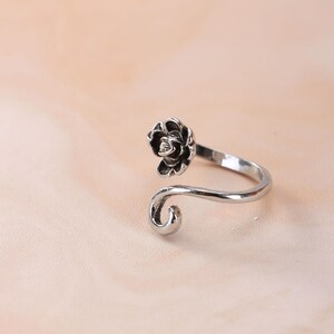 Rose Crochet Ring - 1pcs Adjustable Yarn Helper - Crochet Tension Ring - Crochet Lover's Gift