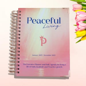 Peaceful Living Tagesplaner - Roségold, Hardcover-Planer, Jahresplaner, Spiralbindungsplaner, Wochenplaner, christlicher Glaube-Planer