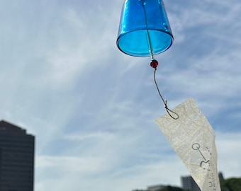 Campanello a vento in vetro Furin fatto a mano giapponese, design del Monte Fuji, con suono delicato, realizzato in Giappone. Campanello a vento soffiato a mano.