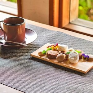 Japanese Hinoki Cypress Wood Cutting and Serving Board, Chemical Free, Reversible Chopping Board, 90 x 180 mm (3.5&quot; x 7&quot;), Made in Japan