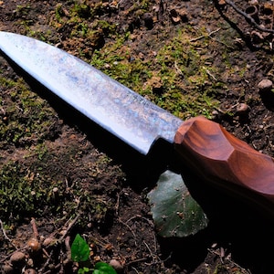 Hand-Forged Kurouchi Naguri Santoku Knife – Aogami Blue Steel Japanese Kitchen Knife with Walnut Handle – Double Bevel, Made in Japan