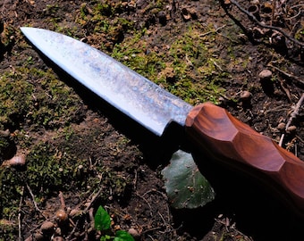 Coltello Santoku Kurouchi Naguri forgiato a mano – Coltello da cucina giapponese in acciaio blu Aogami con manico in noce – Doppio bisello, prodotto in Giappone