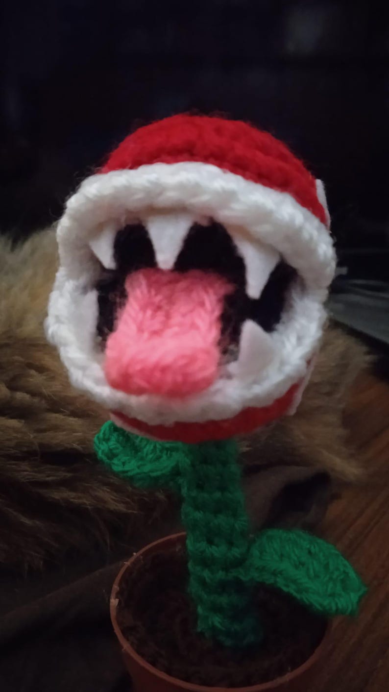 Piranha-Pflanze Amigurumi – Super Mario Galaxy Plüschtier 17 cm, handgefertigt mit Plastiktopf, Mario-Geschenk für Fans, Piranha-Pflanze Spielzeug für Sammler Bild 3