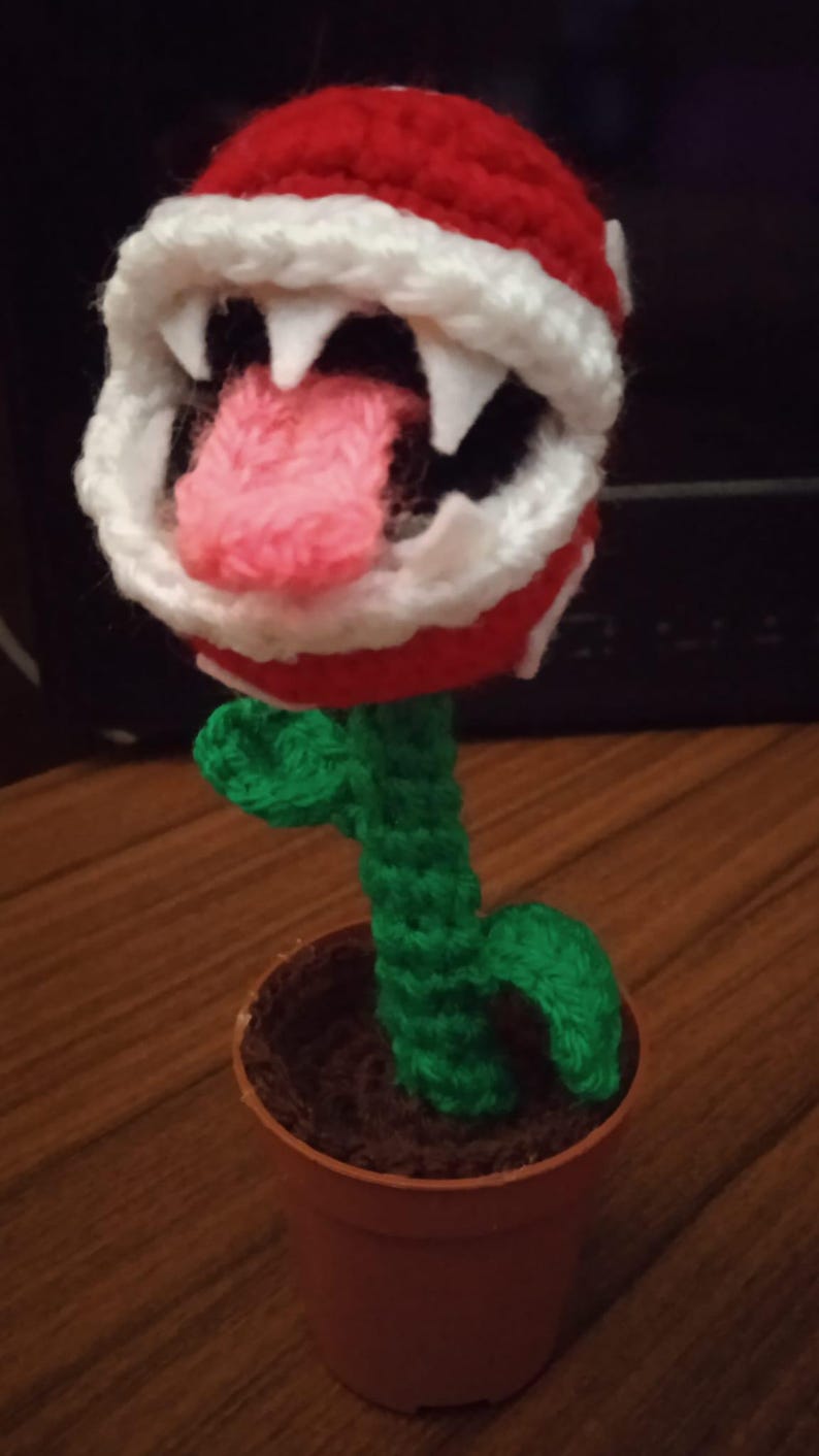 Piranha-Pflanze Amigurumi – Super Mario Galaxy Plüschtier 17 cm, handgefertigt mit Plastiktopf, Mario-Geschenk für Fans, Piranha-Pflanze Spielzeug für Sammler Bild 2