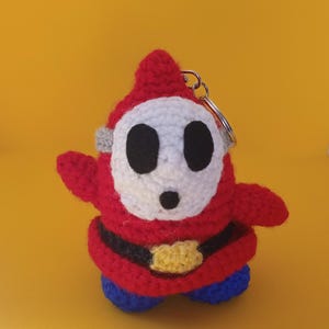 Shy Guy Amigurumi Keychain – 4,3 Inc.(11cm) Crochet Shy Guy – Mario Inspired Plush – Gamer Gift – Cute Handmade Keyring