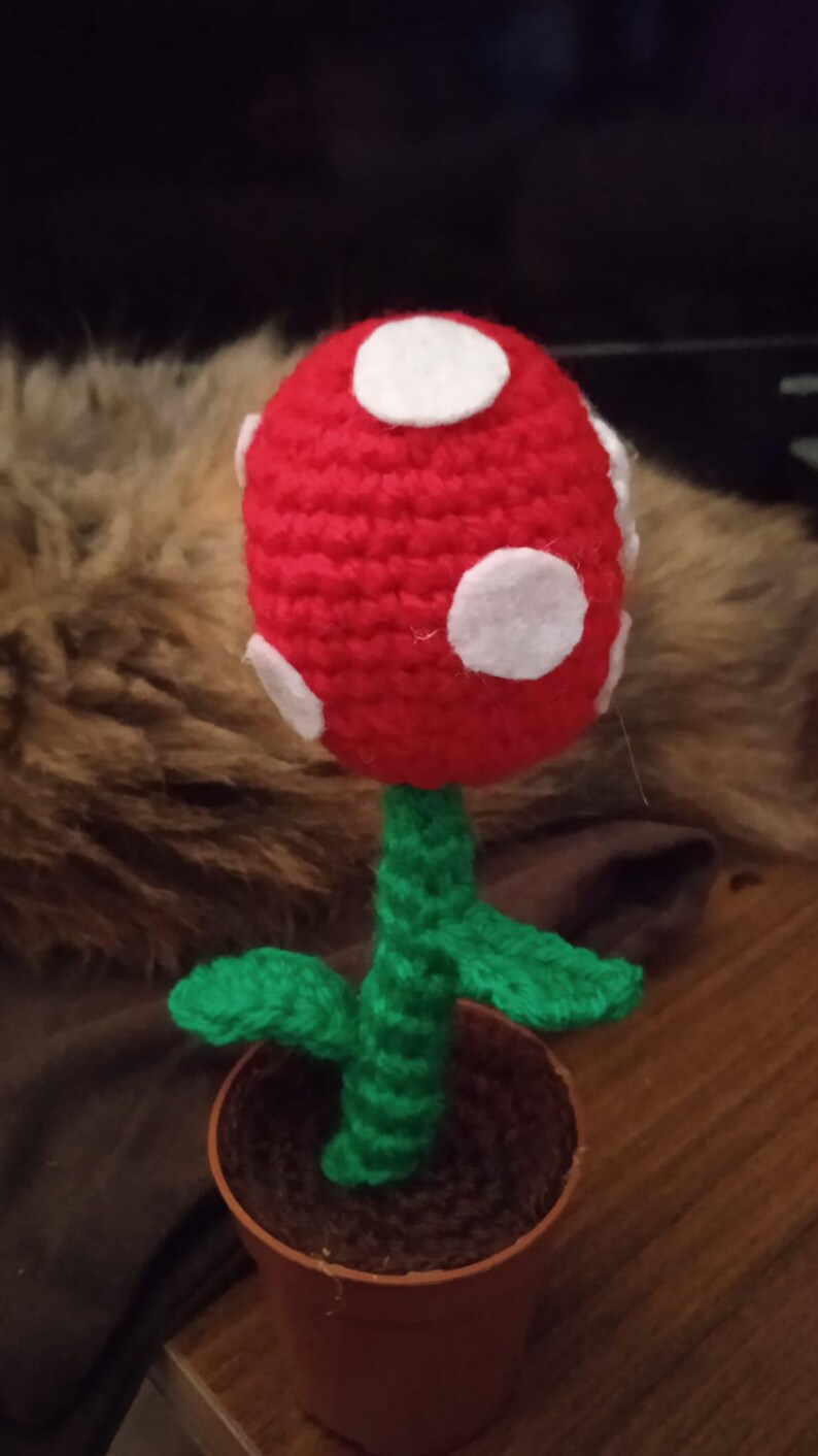 Piranha-Pflanze Amigurumi – Super Mario Galaxy Plüschtier 17 cm, handgefertigt mit Plastiktopf, Mario-Geschenk für Fans, Piranha-Pflanze Spielzeug für Sammler Bild 5