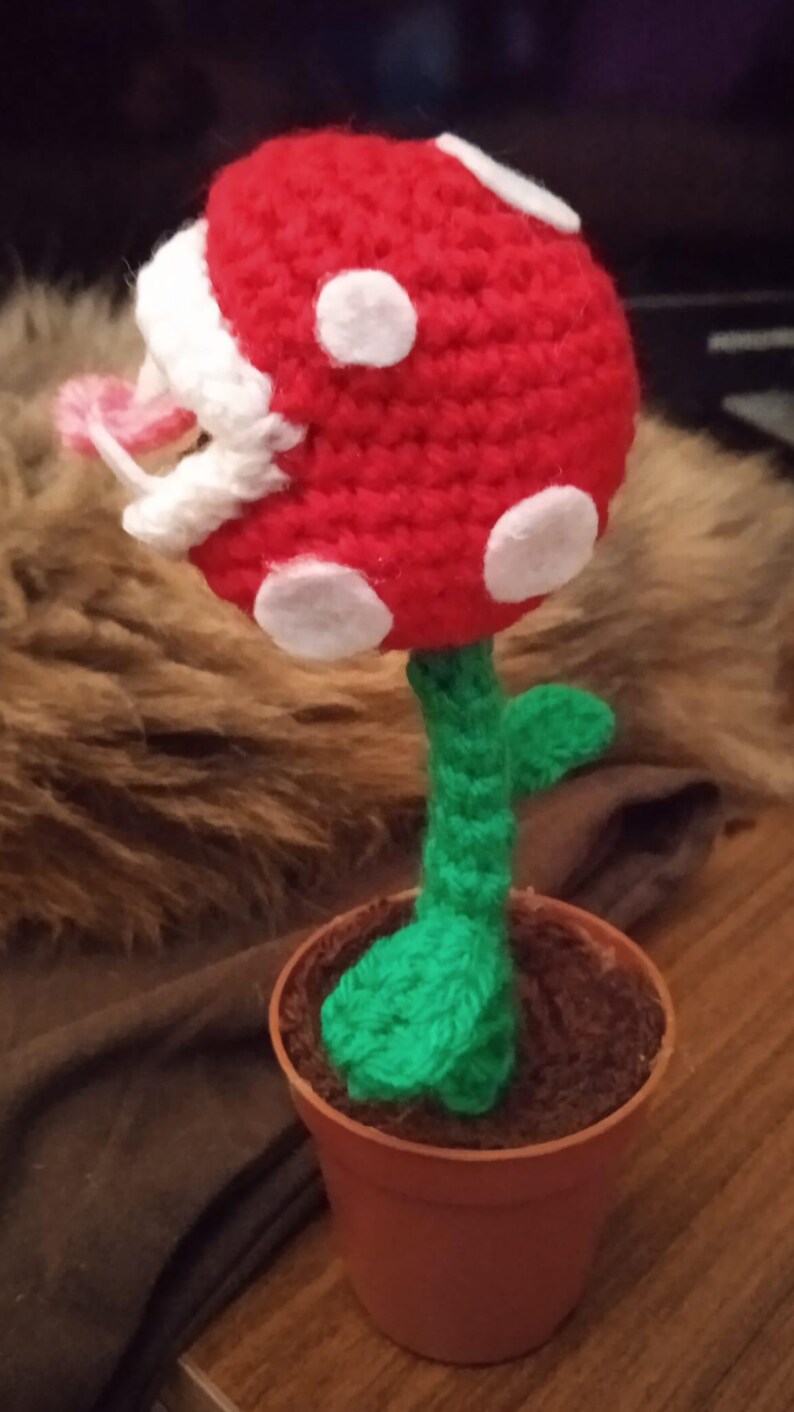 Piranha-Pflanze Amigurumi – Super Mario Galaxy Plüschtier 17 cm, handgefertigt mit Plastiktopf, Mario-Geschenk für Fans, Piranha-Pflanze Spielzeug für Sammler Bild 4