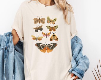 Koszulka w stylu vintage boho z motylami i komfortowymi kolorami: miękka bawełniana koszulka unisex
