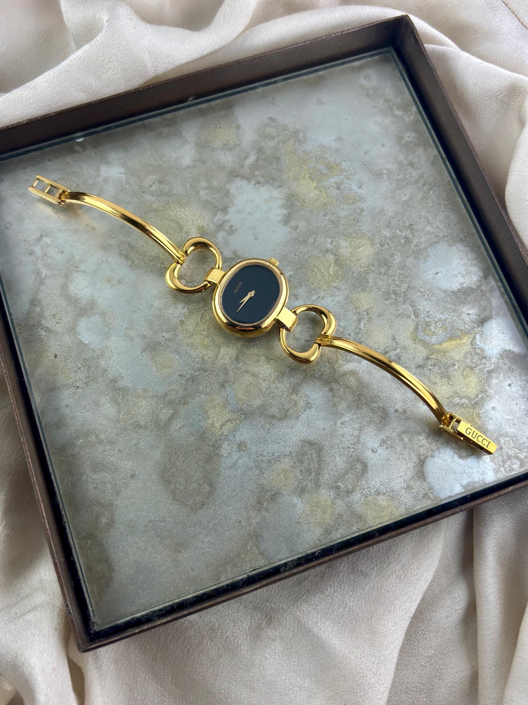 100% Authentic Gucci 1600 Watch Gold Tone Women display picture 2