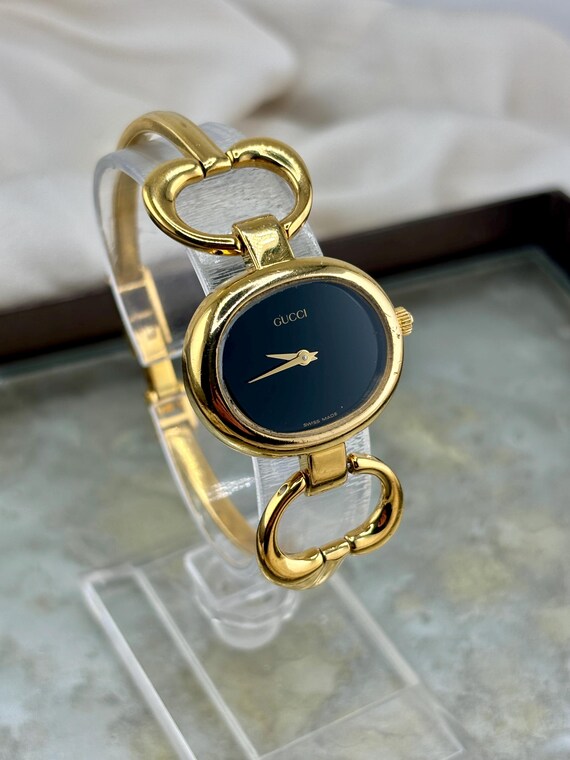 100% Authentic Gucci 1600 Watch Gold Tone Women display picture 2