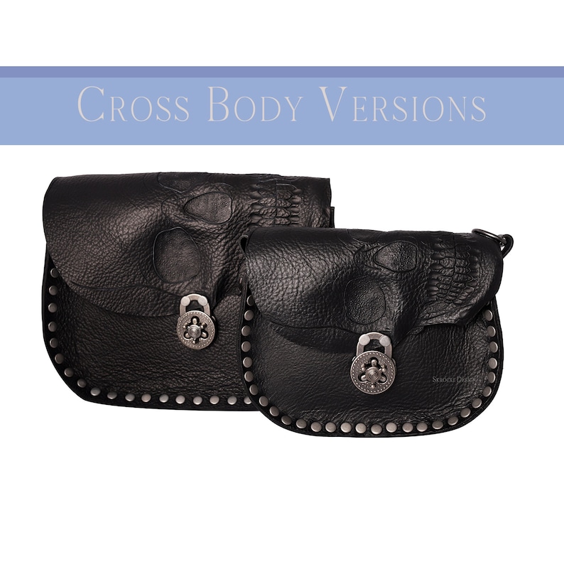 Pode incluir: Duas bolsas crossbody de couro preto com desenhos de caveira. As bolsas t&ecirc;m ferragens prateadas, bordas com tachas e fecho de aba. A bolsa maior tem um design de caveira texturizado, e a bolsa menor tem um design de caveira liso. O texto "Cross Body Versions" est&aacute; no topo.