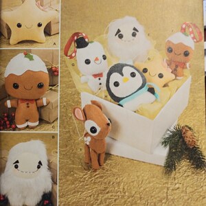 Simplicity Pattern 8035 Stuffed Animals and Ornaments