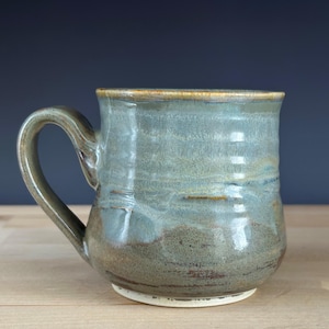 Handgemachte Grüne Steinzeug-Tasse: Rustikale 12 Unzen Keramik Kaffeetasse