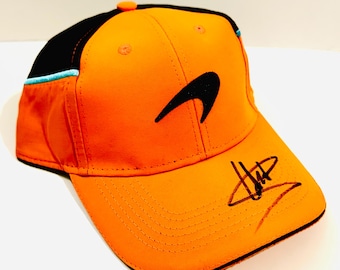 Gorra McLaren de F1 firmada a mano por Lando Norris con certificado de autenticidad.