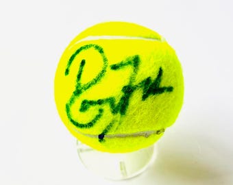 Pelota de tenis de Wimbledon firmada a mano por Roger Federer con certificado de autenticidad.