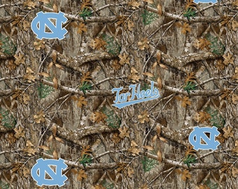 Telas de acolchado de algodón con licencia oficial de la Universidad de Carolina del Norte - Tela de algodón con camuflaje Realtree Tar Heels de la UNC. Se vende cortada a medida.