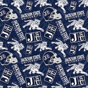 Puede incluir: Un patrón sin costuras que presenta un tigre blanco, un casco de fútbol americano y el texto "Jackson State University" en un cuadrado blanco con un contorno azul. El fondo es azul oscuro con una textura desgastada.