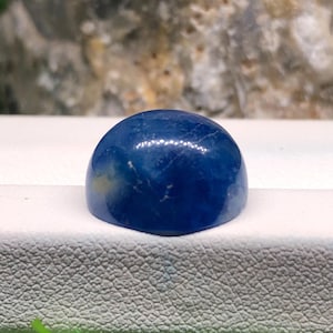 10,40 kt natuurlijke Hauyne-cabochon: kleurveranderende sieradensteen