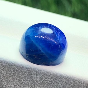 7,65 kt natuurlijke Hauyne-cabochon: van kleur veranderende sieradensteen