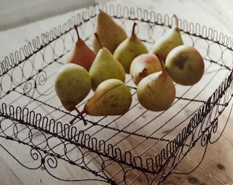 Wire Pastry rack or fruits basket. vintage model