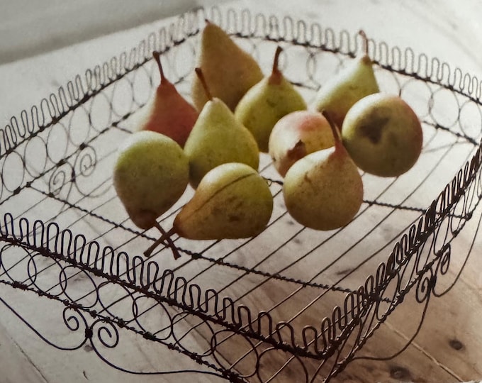 Wire Pastry rack or fruits basket. vintage model