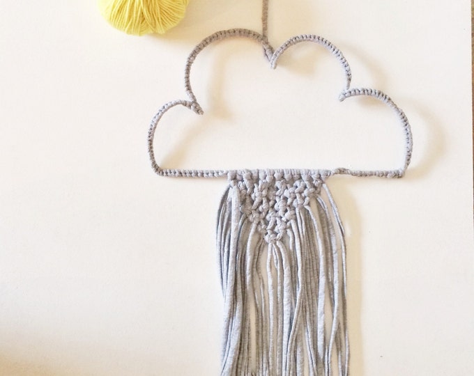 Wall hanging cloud in macrame