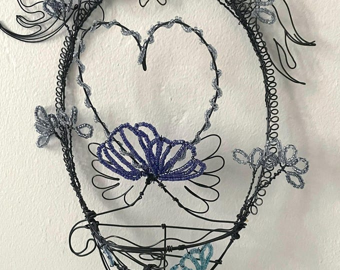Stoup in wire