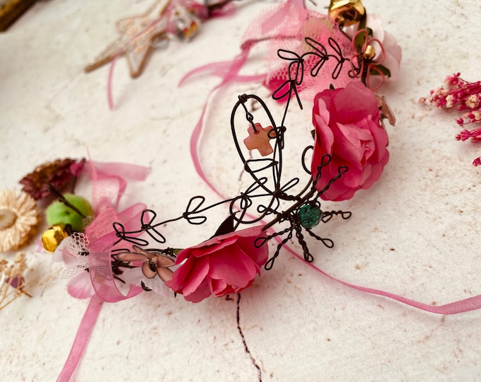 Couronne de fleurs en fil de fer. Couronne pour petite fille d'honneur, fait main en france, pièce unique