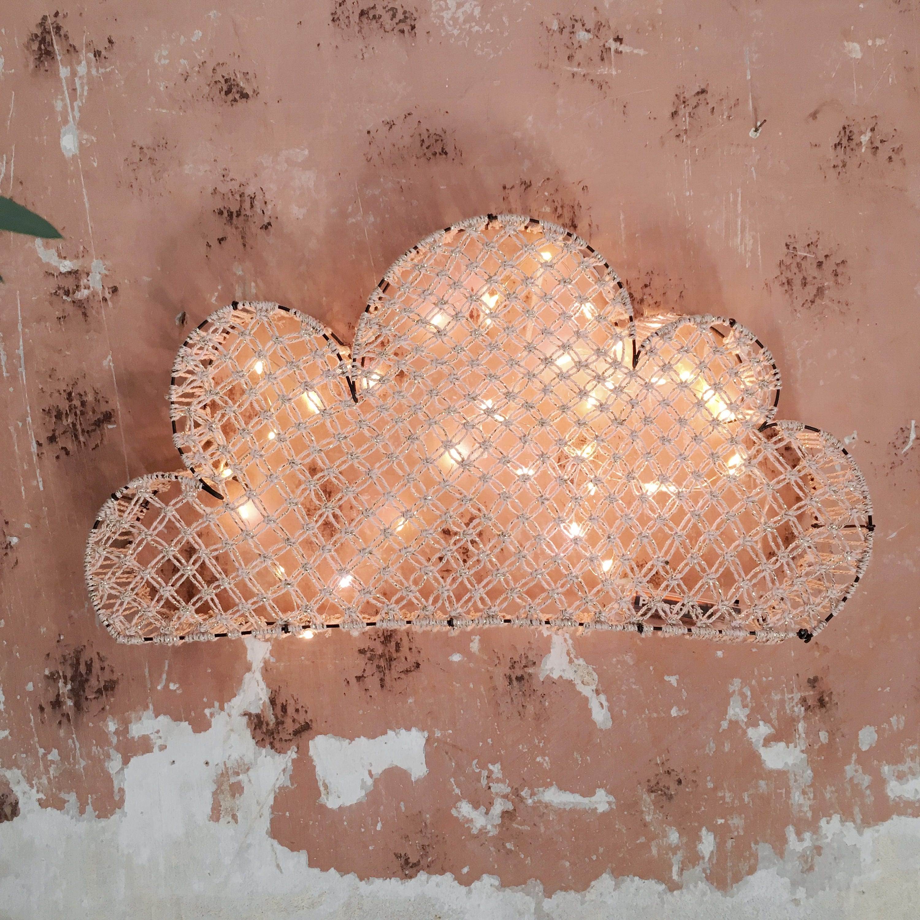 SUPPOU Lampe nuage RVB avec changement de couleur - 256 motifs - Lampe nuage  en forme de nuage avec télécommande et application de contrôle -  Décorations uniques - Éclairage d'ambiance : : Luminaires et  Éclairage